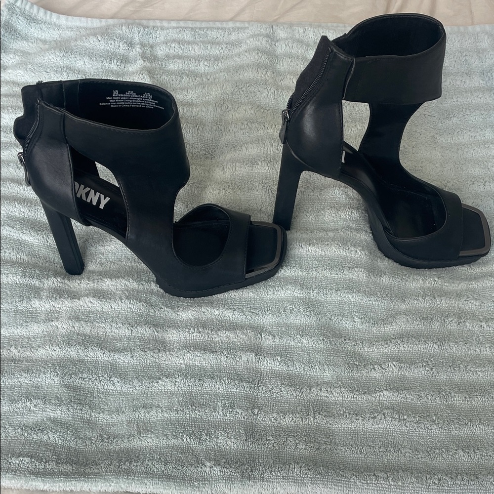 DKNY Elegant Black Heeled Sandals Worn still in good condition - Picture 2 of 7